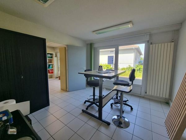 A LOUER IMMEUBLE DE BUREAUX À VOUNEUIL SOUS BIARD DE 346 m²