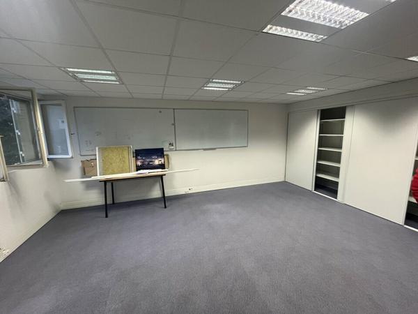 A LOUER IMMEUBLE DE BUREAUX À VOUNEUIL SOUS BIARD DE 346 m²