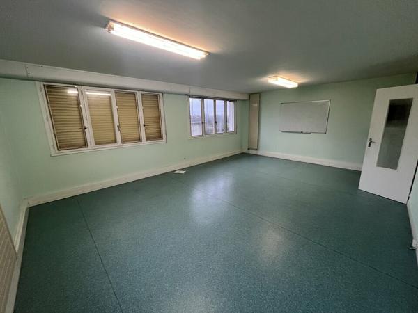A LOUER IMMEUBLE DE BUREAUX À VOUNEUIL SOUS BIARD DE 346 m²