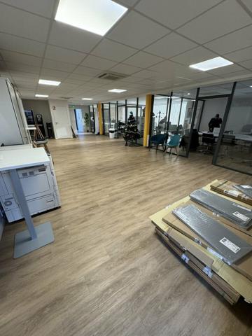 LOCATION BUREAUX AVEC PARKINGS PROCHE CENTRE VILLE NIORT 165m2 FACILE D'ACCES