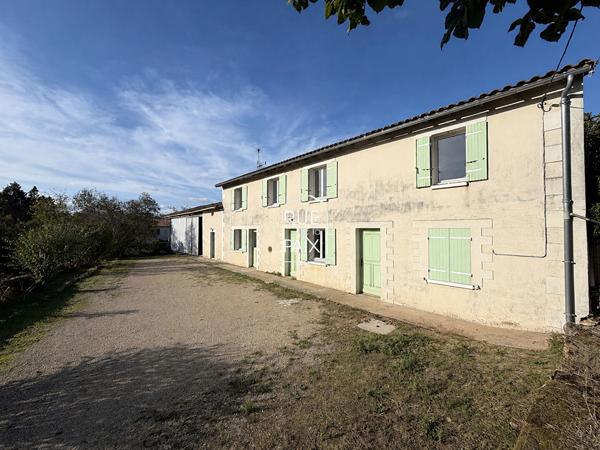 79400 AUGE Longère - 154m2 - Terrain de 1600m2 - Grange