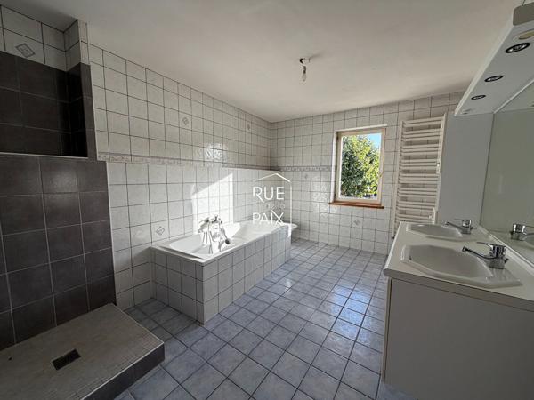 79400 AUGE Longère - 154m2 - Terrain de 1600m2 - Grange