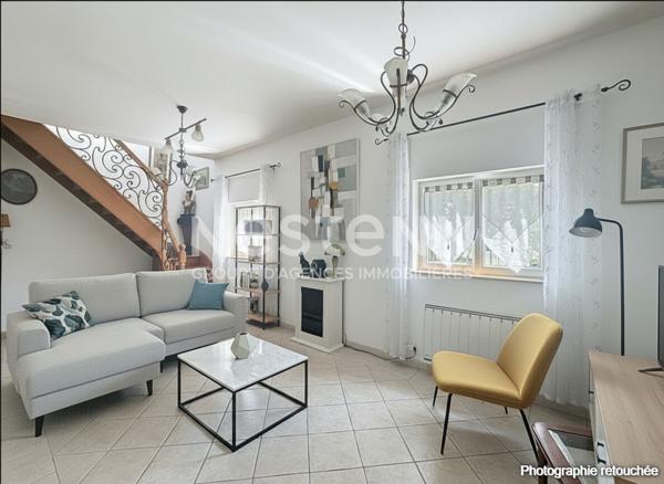 Maison 5 pièces 4 chambres non mitoyenne sur terrain de 247m² sans aucun travaux à prévoir à Chilly-Mazarin proche Morangis