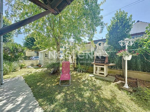 Maison 5 pièces 4 chambres non mitoyenne sur terrain de 247m² sans aucun travaux à prévoir à Chilly-Mazarin proche Morangis