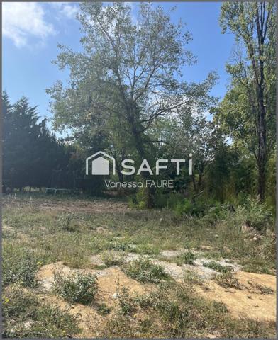 Terrain 840m2 constructible et libre constructeur