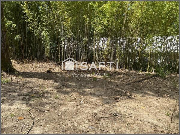 Terrain 840m2 constructible et libre constructeur