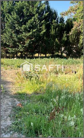 Terrain 840m2 constructible et libre constructeur