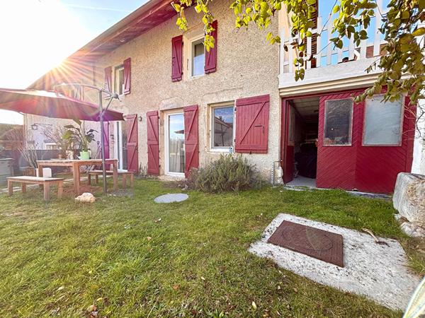 Charmante Maison en Pierre au coeur du village de Saint Maurice de Rotherens