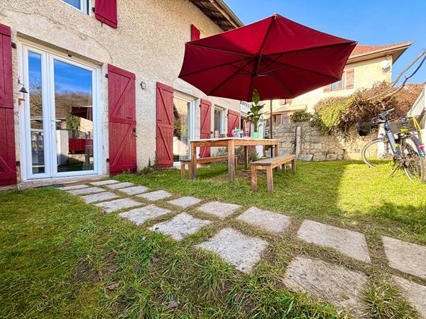 Charmante Maison en Pierre au coeur du village de Saint Maurice de Rotherens