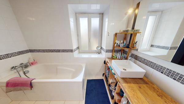 Charmante Maison en Pierre au coeur du village de Saint Maurice de Rotherens