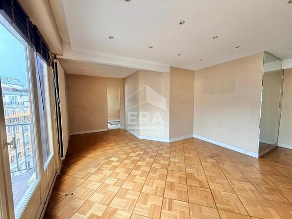 Dernier étage, 2 pièces avec balcon et parking - Paris 12ème