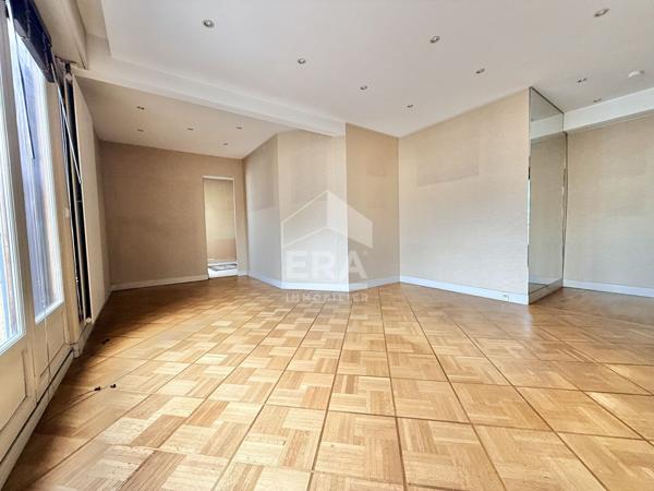 Dernier étage, 2 pièces avec balcon et parking - Paris 12ème