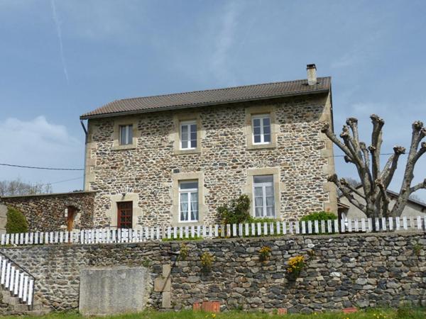 Superbe Maison en pierre à Saint-Julien-Chapteuil