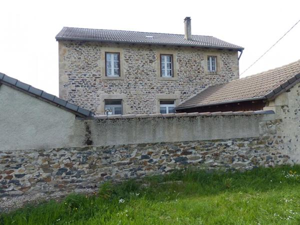 Superbe Maison en pierre à Saint-Julien-Chapteuil