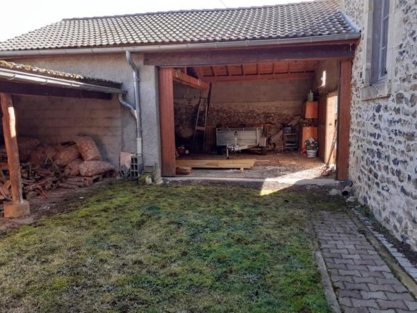 Superbe Maison en pierre à Saint-Julien-Chapteuil