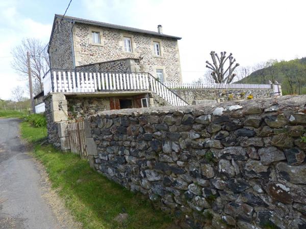 Superbe Maison en pierre à Saint-Julien-Chapteuil