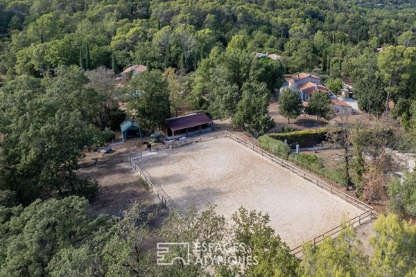 Refuge de caractère avec infrastructures équestres au Pays de Fayence