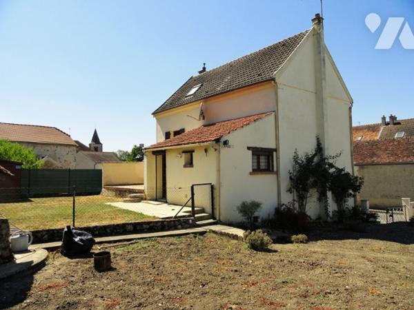 NOGENTEL- Maison de type 4 de 76 m² avec 3 chambres, garages et terrain.