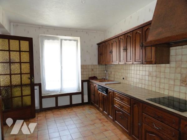 NOGENTEL- Maison de type 4 de 76 m² avec 3 chambres, garages et terrain.