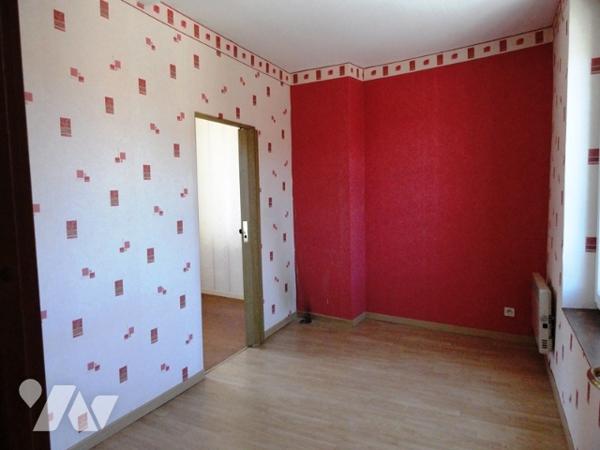 NOGENTEL- Maison de type 4 de 76 m² avec 3 chambres, garages et terrain.
