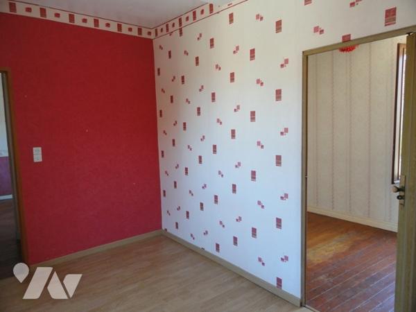 NOGENTEL- Maison de type 4 de 76 m² avec 3 chambres, garages et terrain.