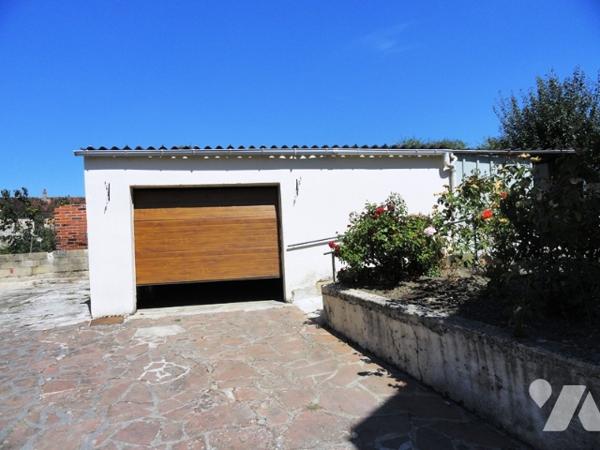 NOGENTEL- Maison de type 4 de 76 m² avec 3 chambres, garages et terrain.