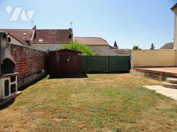 NOGENTEL- Maison de type 4 de 76 m² avec 3 chambres, garages et terrain.