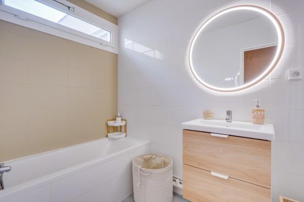 Appartement à louer 1 070 € CC Bruges 3 p 66 m² DPE E