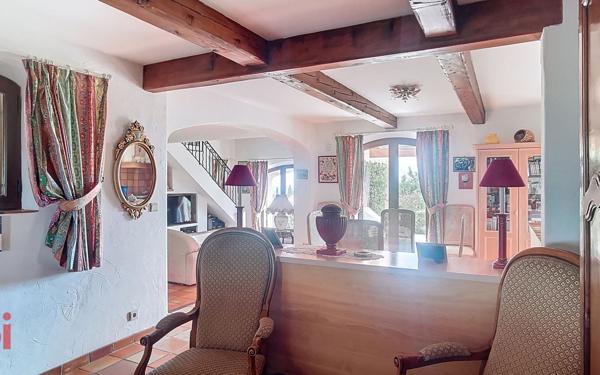 Maison à vendre    6 pièces •  Ollioules