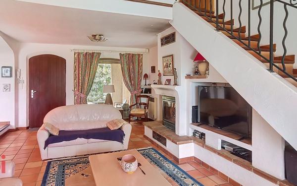 Maison à vendre    6 pièces •  Ollioules