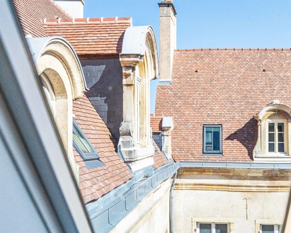 Dijon centre-ville. Appartement de caractère en duplex dans Hôtel particulier classé aux Monuments H