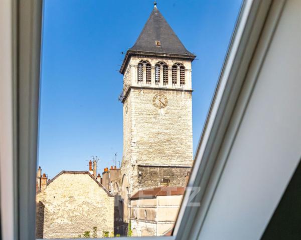 Dijon centre-ville. Appartement de caractère en duplex dans Hôtel particulier classé aux Monuments H