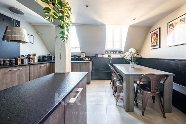 Dijon centre-ville. Appartement de caractère en duplex dans Hôtel particulier classé aux Monuments H