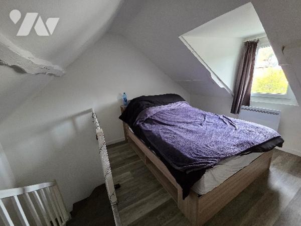 PAVILLY, maison mitoyenne de ville d'environ 39m², deux chambres sur deux niveaux.