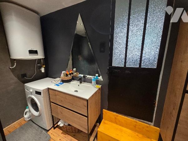 PAVILLY, maison mitoyenne de ville d'environ 39m², deux chambres sur deux niveaux.