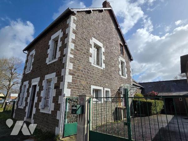 A vendre à CEAUCE (61), une maison en pierres comprenant une cuisine, salle à manger-salon, bur...