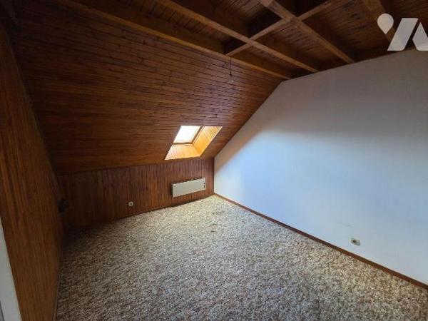 A vendre à CEAUCE (61), une maison en pierres comprenant une cuisine, salle à manger-salon, bur...