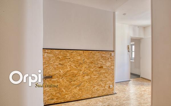 Immeuble à vendre    4 pièces •  Privas