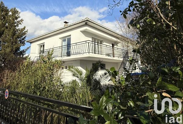 Maison traditionnelle 7 pièces de 151 m² à Jonzac (17500)