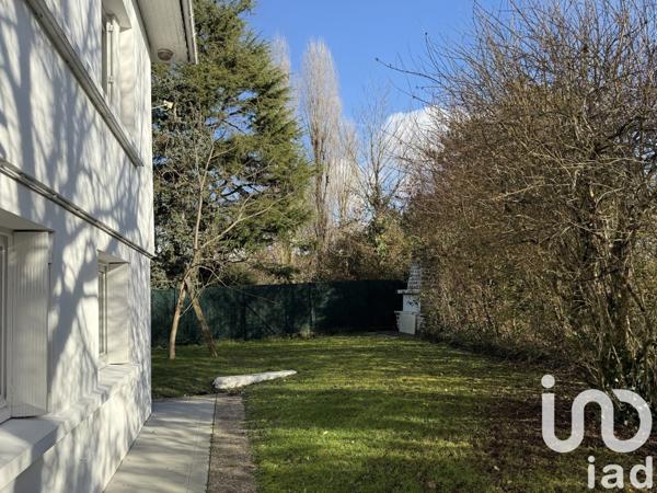 Maison traditionnelle 7 pièces de 151 m² à Jonzac (17500)
