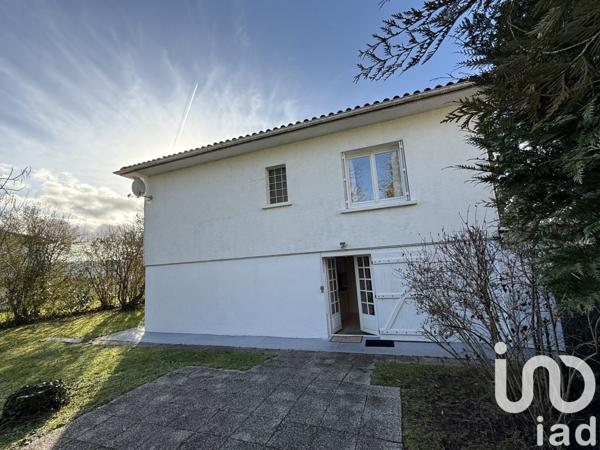 Maison traditionnelle 7 pièces de 151 m² à Jonzac (17500)