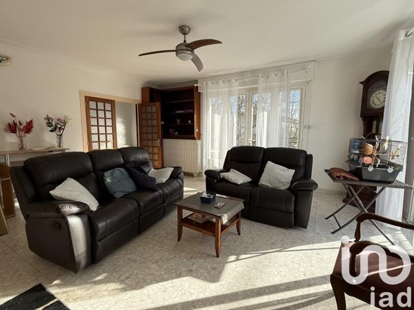 Maison traditionnelle 7 pièces de 151 m² à Jonzac (17500)