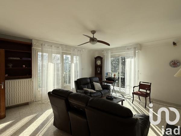 Maison traditionnelle 7 pièces de 151 m² à Jonzac (17500)