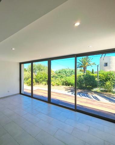 Roquebrune-sur-Argens (83380) Issambres aperçu mer , bel appartement en rez-de-jardin de 100m² rénové avec terrain 400 m²