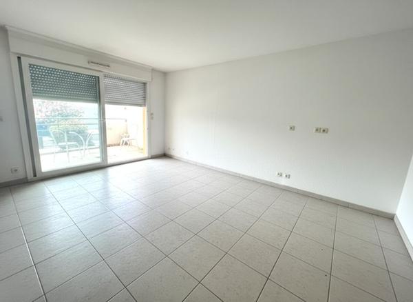 Cagnes Sur Mer 2P 39 m2 Terrasse Piscine Parking A rafraichir