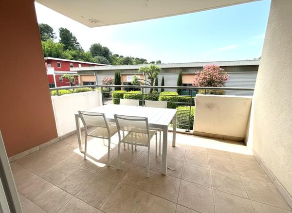 Cagnes Sur Mer 2P 39 m2 Terrasse Piscine Parking A rafraichir