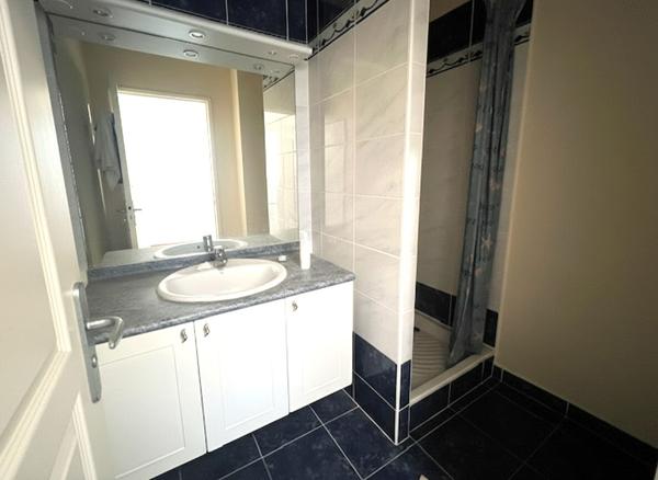 Cagnes Sur Mer 2P 39 m2 Terrasse Piscine Parking A rafraichir