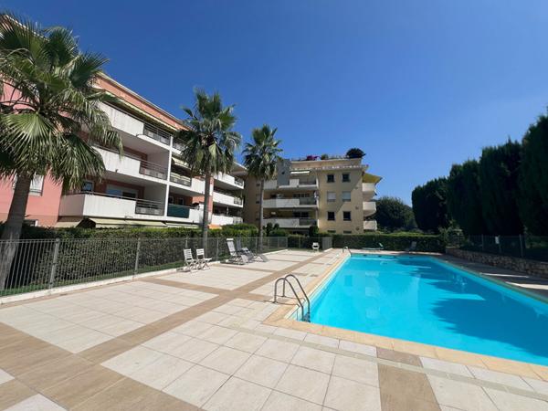 Cagnes Sur Mer 2P 39 m2 Terrasse Piscine Parking A rafraichir