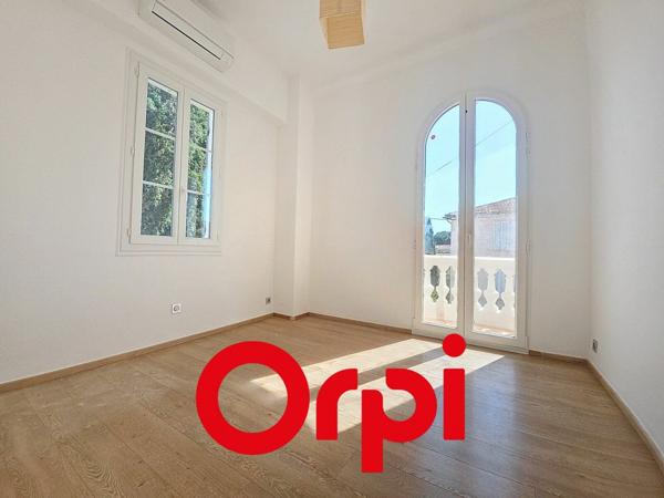 Appartement à vendre    3 pièces • 78 m2 Bandol