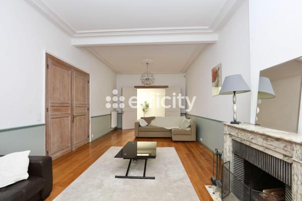 Maison
         7 pièces
        - 230 m² 560 000 € *